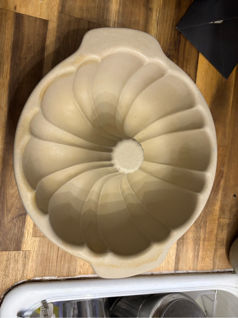 Pampered Chef Stonewear Bundt Cake Pan